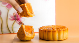 Hand taking a piece of mooncake