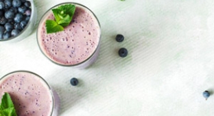 Smoothie with blueberries